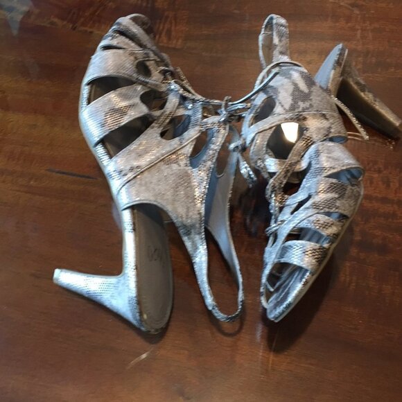 10 Impo Heels - Picture 2 of 5